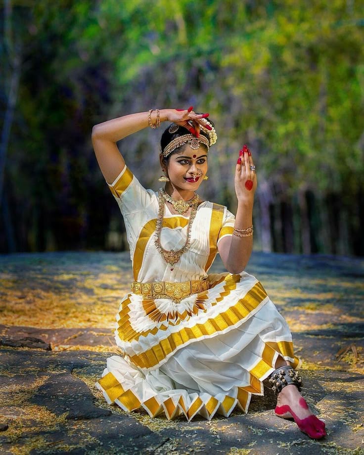 Mohiniyattam - Teens